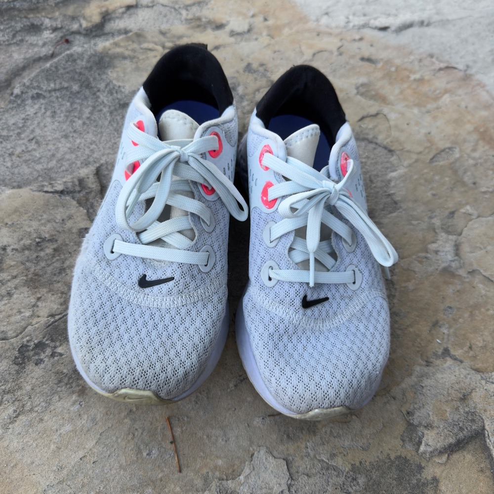 Nike Legend React Running Shoes Womens 6 White Black Pink Lightweight AA1626-008